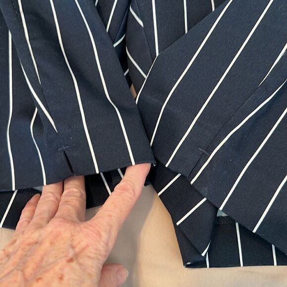 Reitmans sz9 juniors navy white strip stretchy zip front belt loops shorts EUC - Picture 10 of 13